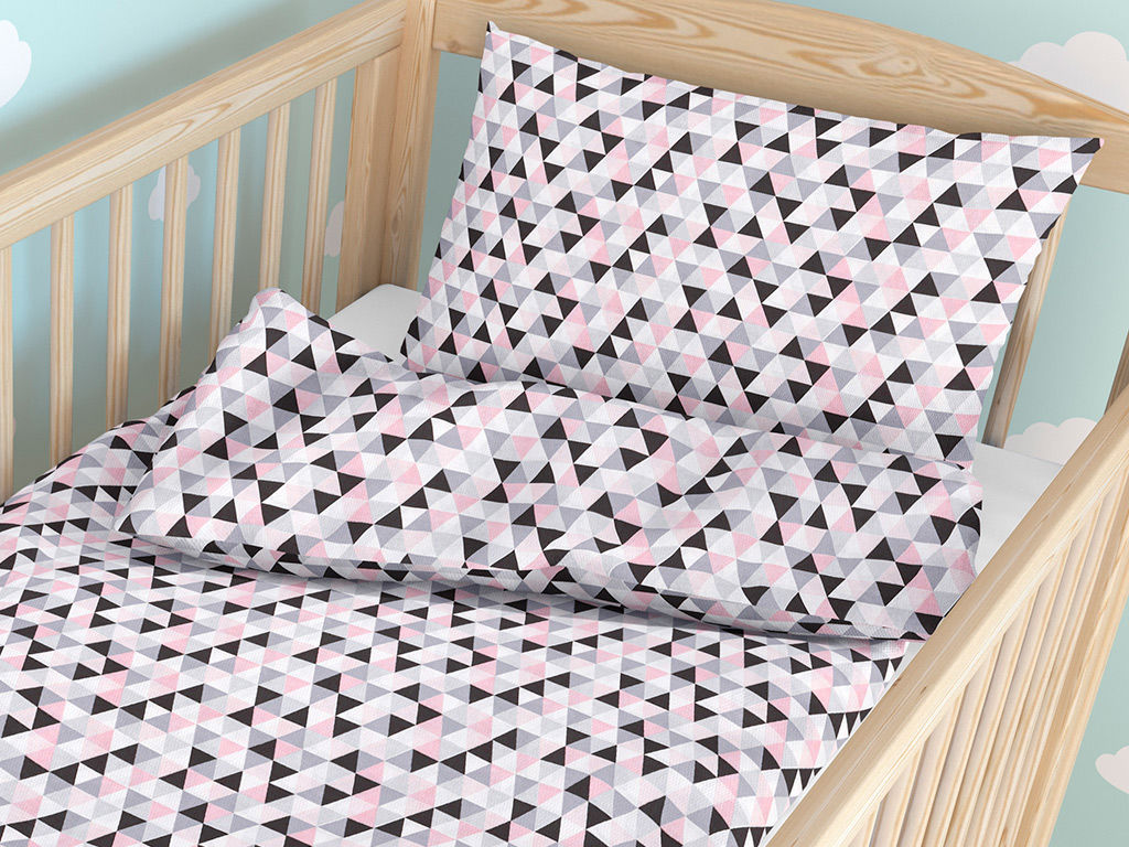 Gyermek pamut ágyneműhuzat kiságyba - cikkszám 972 rózsaszínű és szürke háromszögek