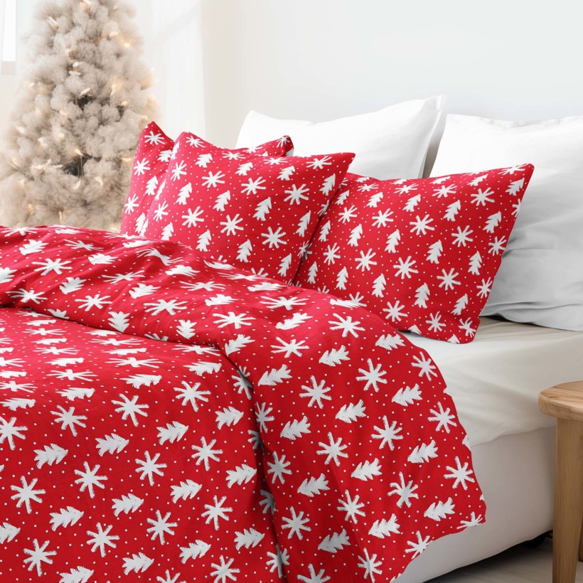 Karácsonyi pamut ágyneműhuzat - hópihék és karácsonyfák piros alapon
