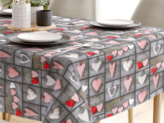 Pamut asztalterítő - piros szívek sötétszürke alapon