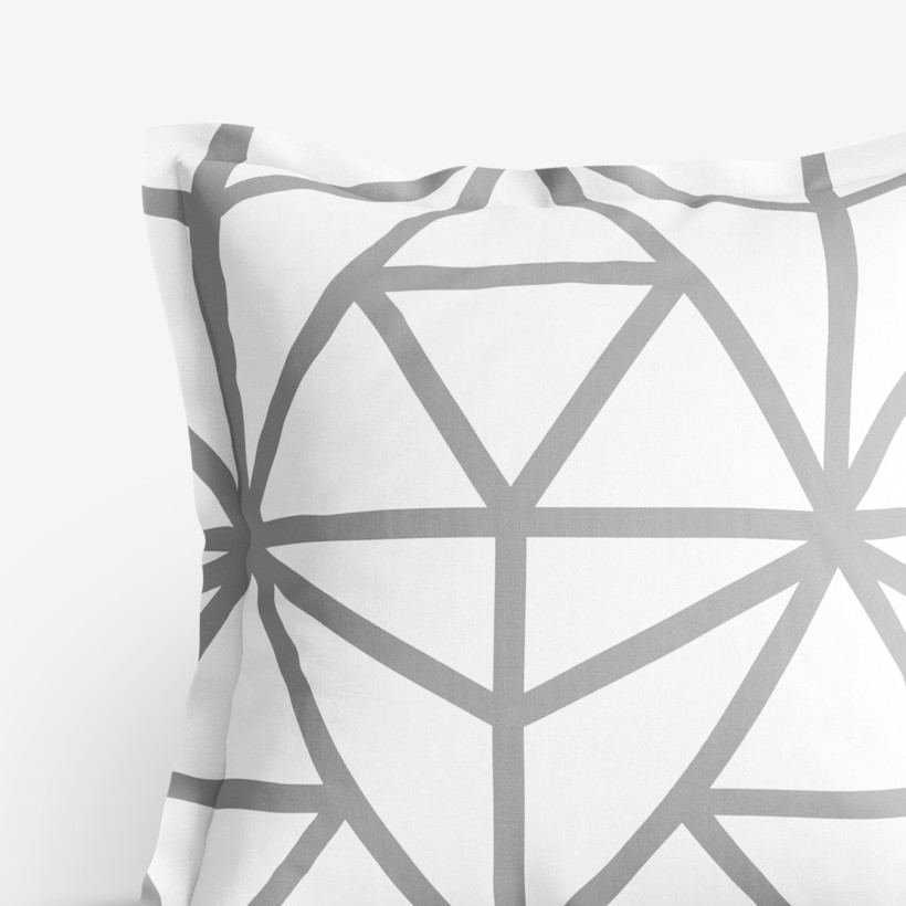 Pamut párnahuzat dekoratív szegéllyel - szürke geometriai alakzatok fehér alapon