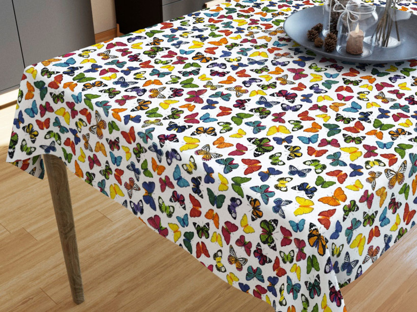 VERONA dekoratív asztalterítő - Színes pillangó mintás fehér alapon