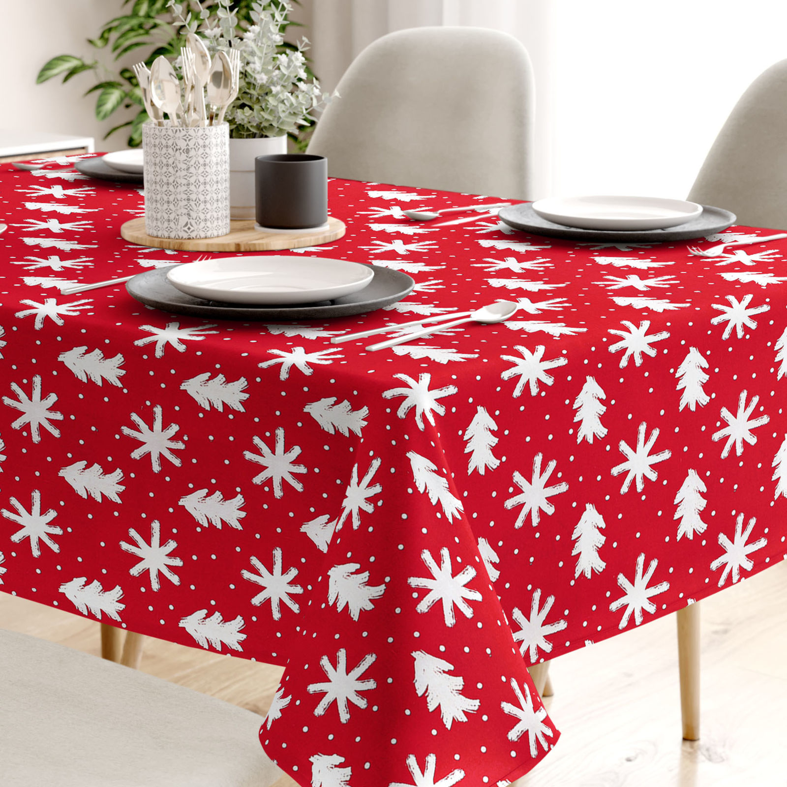 Karácsonyi pamut asztalterítő - hópihék és karácsonyfák piros alapon