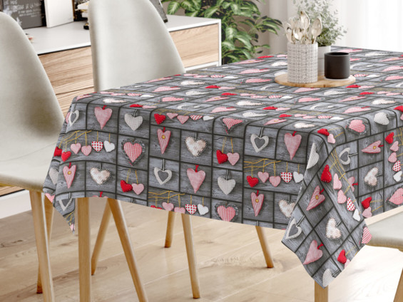 Pamut asztalterítő - piros szívek sötétszürke alapon