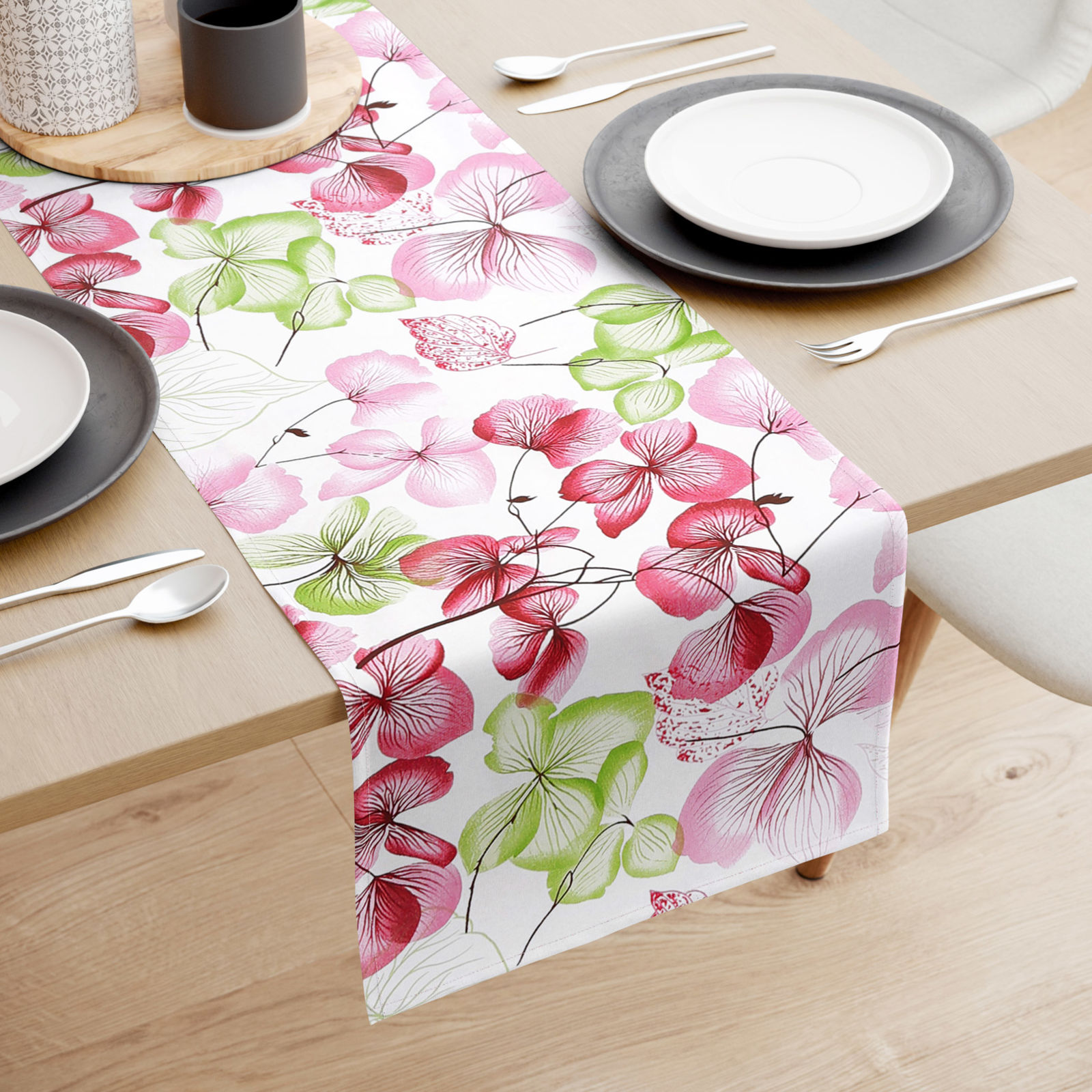 Pamut asztali futó - rózsaszín - zöld virágok és levelek