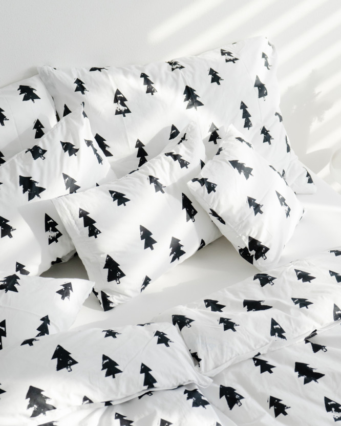 Karácsonyi pamut ágyneműhuzat - fekete karácsonyfák fehér alapon