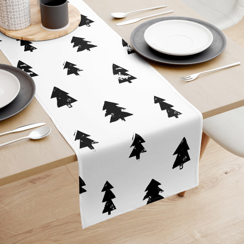 Karácsonyi pamut asztali futó - fekete karácsonyfák fehér alapon