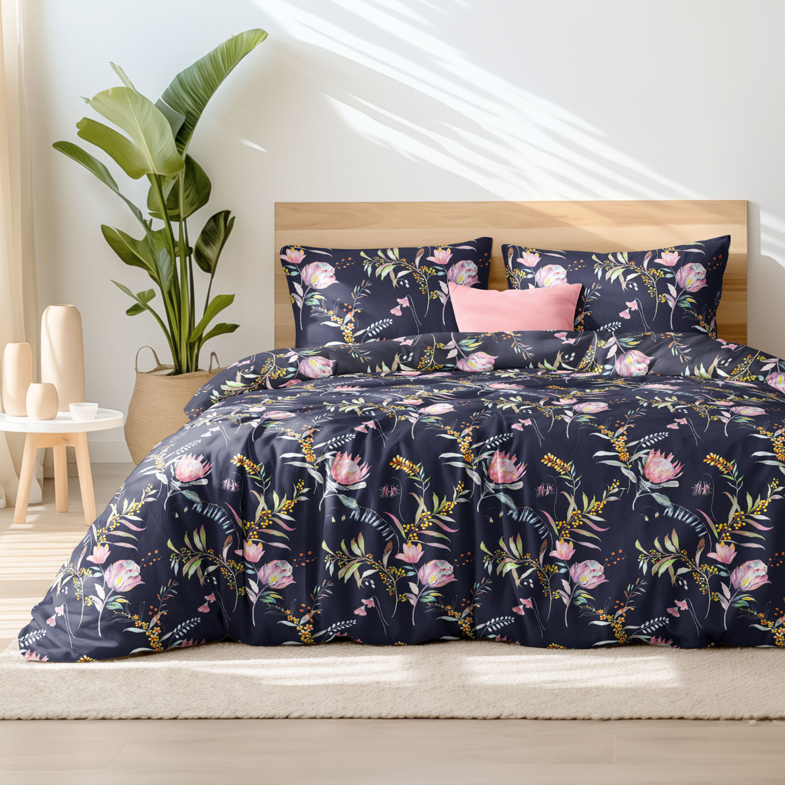 Pamut ágyneműhuzat - színes virágok sötétkék alapon