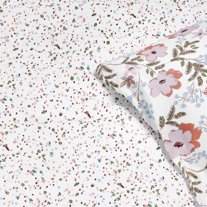 Pamut ágyneműhuzat - szürkésbarna virágok és apró színes alakzatok