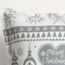 Karácsonyi pamut párnahuzat, dekoratív szegéllyel - karácsonyi szimbólumok, fehér alapon