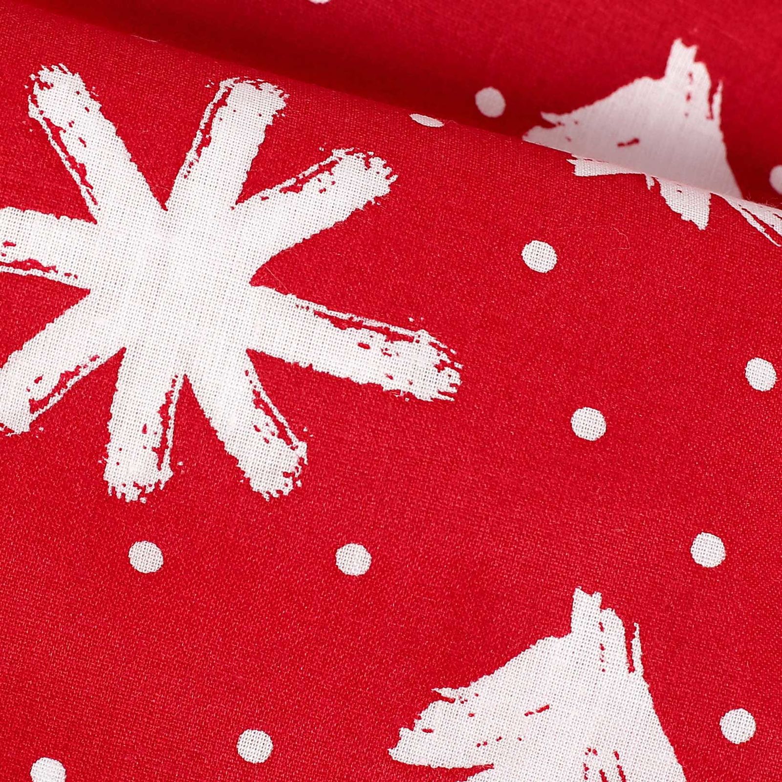 Karácsonyi pamutvászon - hópihék és karácsonyfák piros alapon